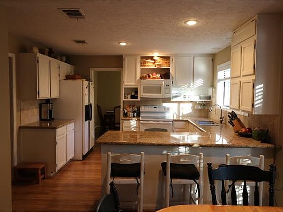 3rd image of 2621 Sawyer Dr