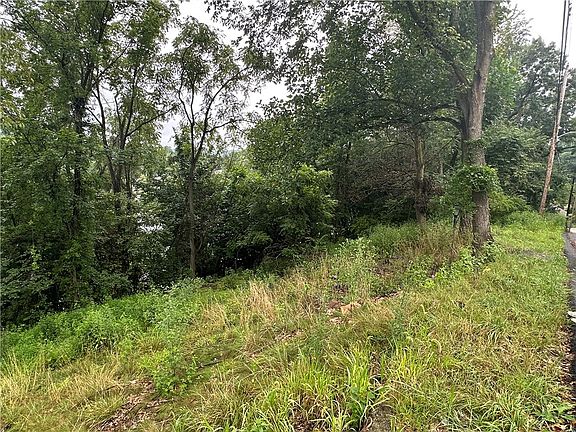 4th image of 632 Maple Way