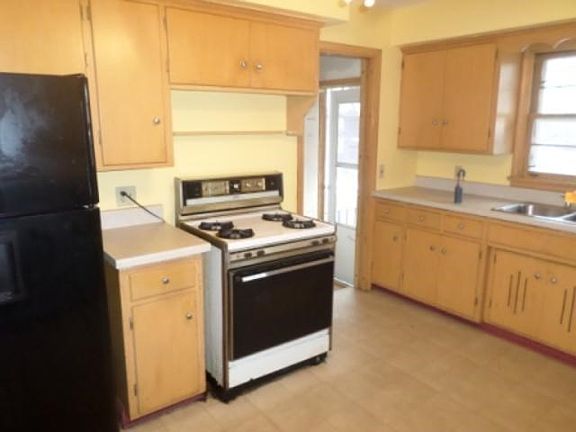 4th image of 3300 Logan Ave N