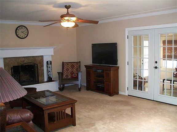 2nd image of 1708 Robert Wynn St