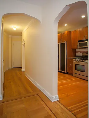 Sold by Avenue Sotheby's International Realty | media 28