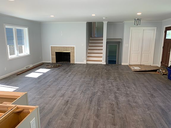 2nd image of 8 Brantwood Ln