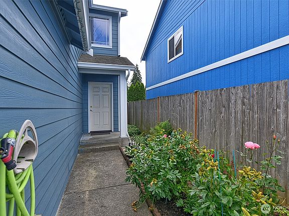 4th image of 10523 7th Avenue W