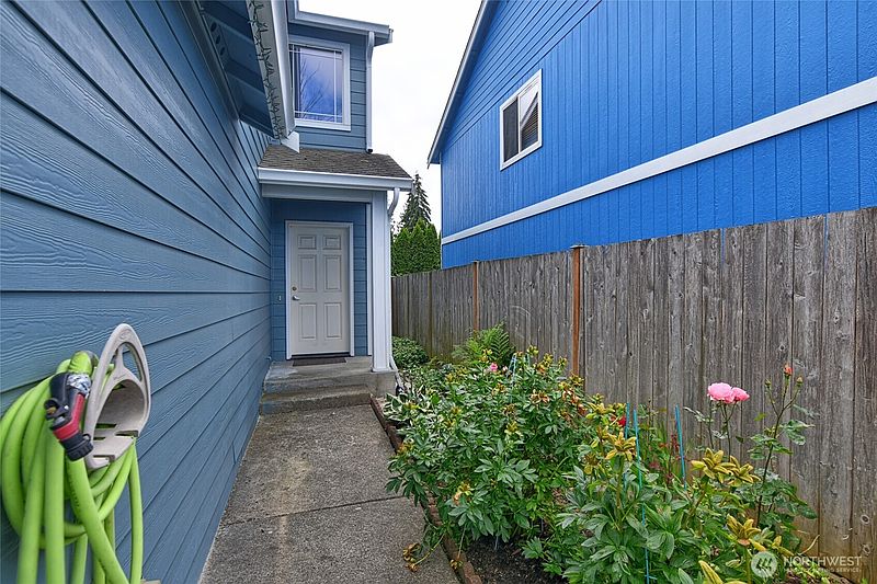 4th image of 10523 7th Avenue W