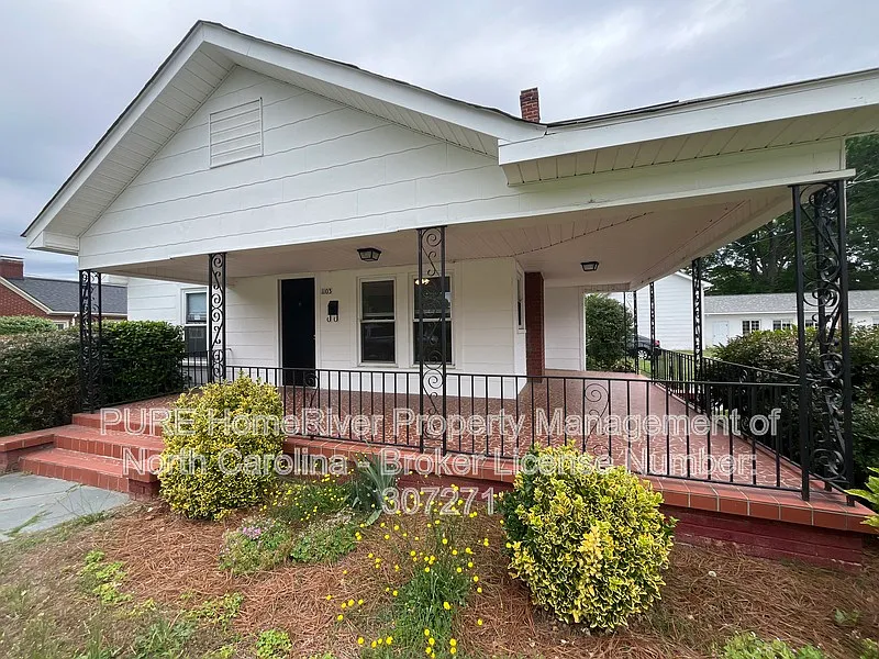 3 bed, 1.5 bath, 1208 sqft, $1,595 — Photo 2