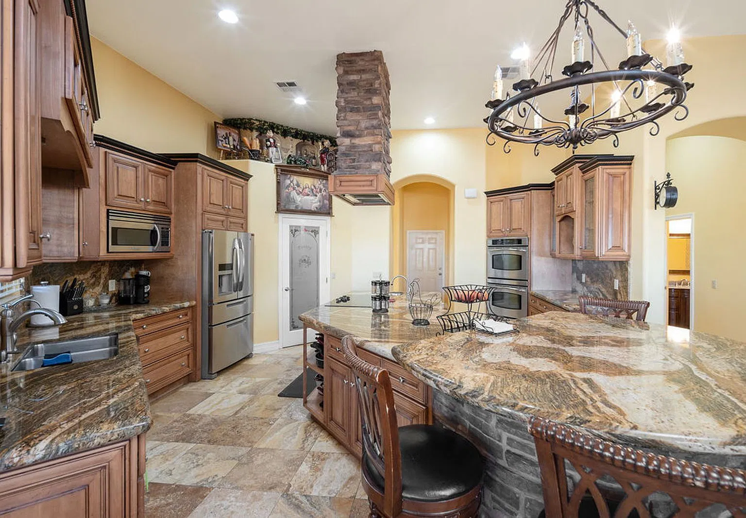 4 bed, 4.5 bath, 3723 sqft, $5,000 — Photo 4