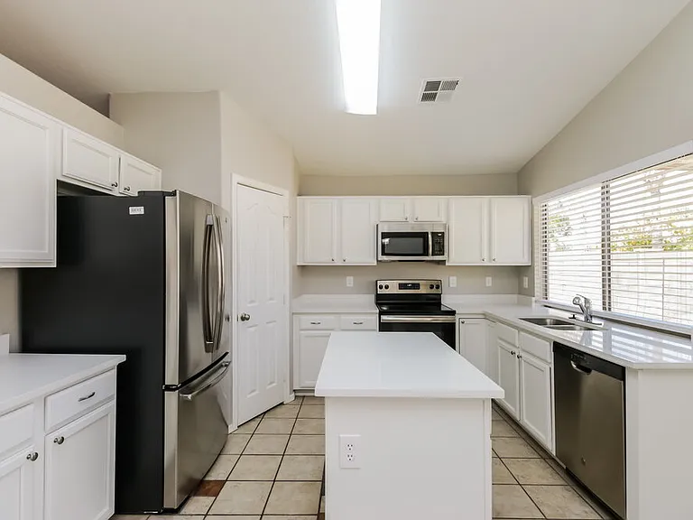 1504 W Page Ave — Photo 8