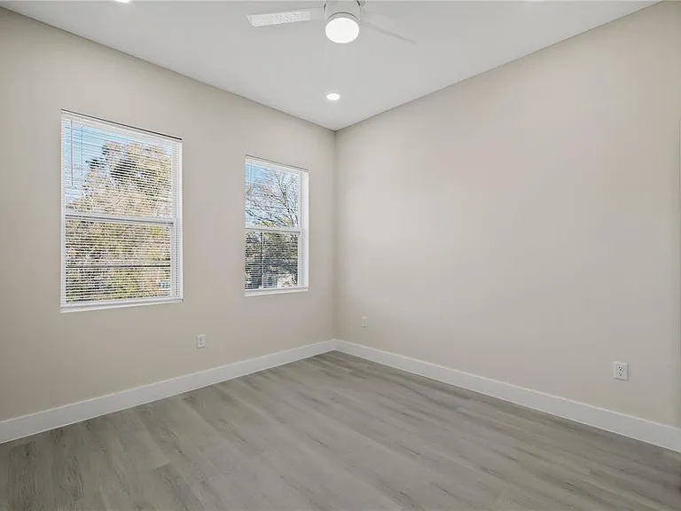 6976 Belltree Ct — Photo 10