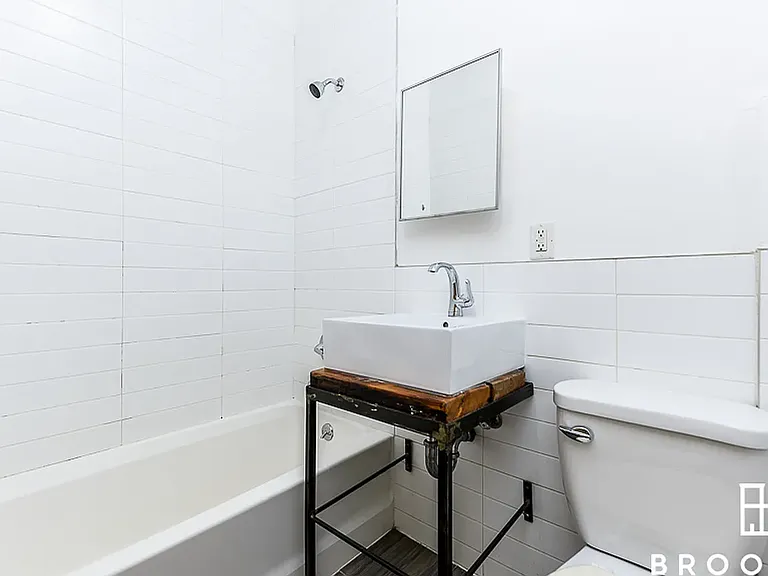 190 Schaefer St #4B — Photo 4