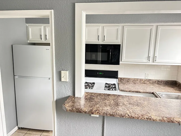 Hoagland Apartments — Photo 13