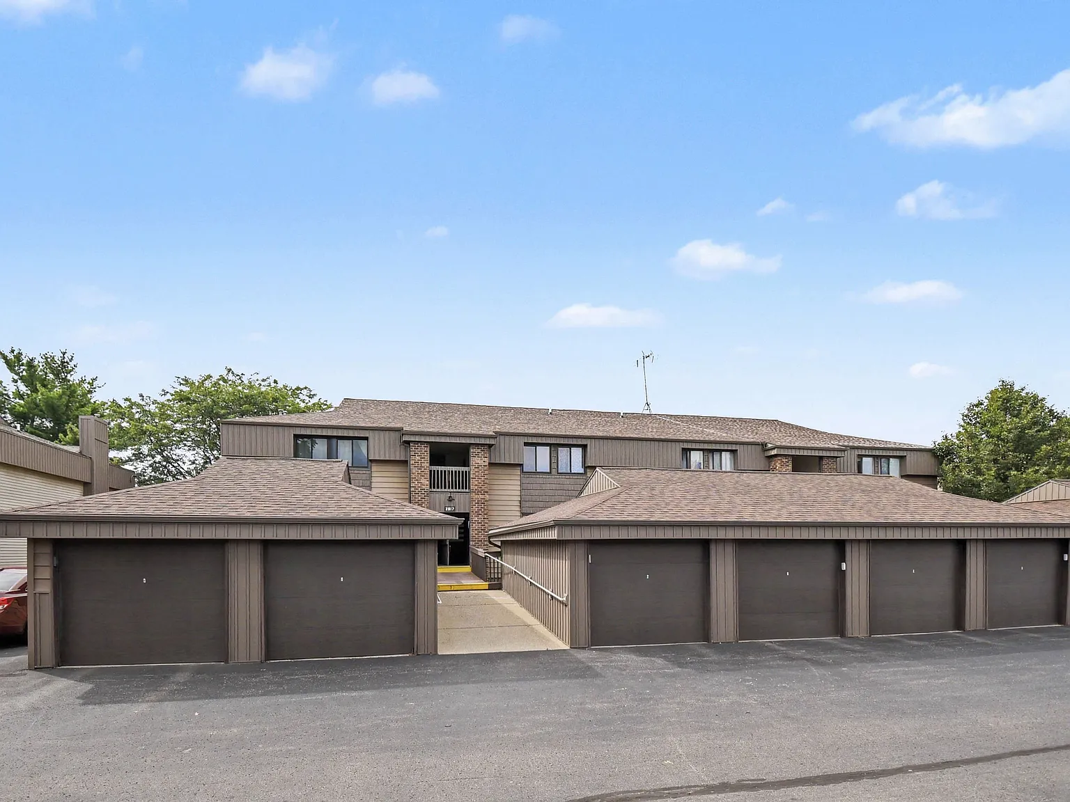 2 bed, 920 sqft, $1,595 — Photo 3