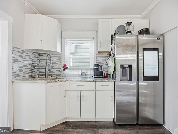 3rd image of 444 Lincoln Ave