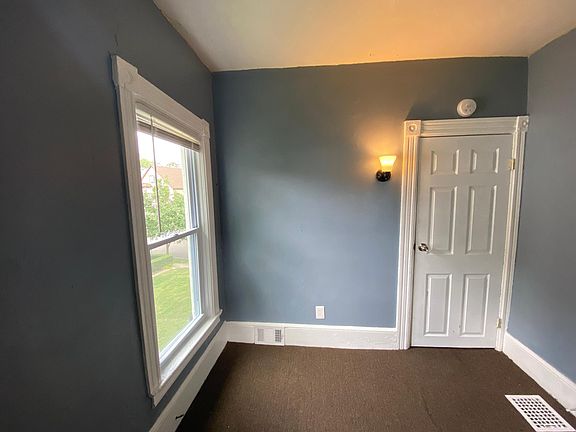 4th image of 330 Parkdale Ave #2