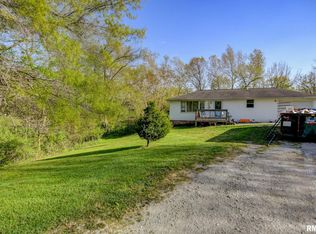 926 E 1320 North Rd, Taylorville, IL 62568