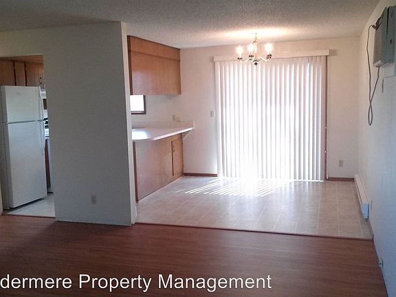 3rd image of 1921 Plaza Way