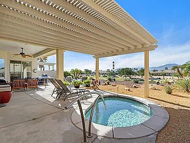 Relaxing backyard spool