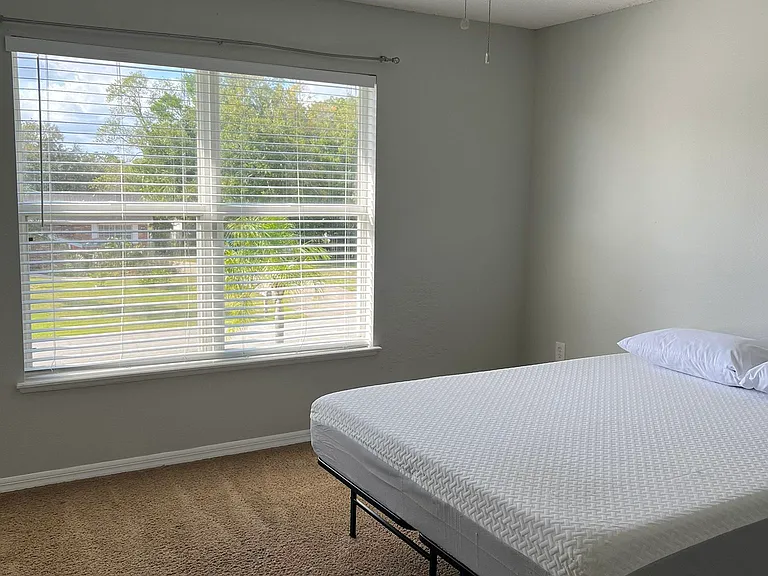 1041 Mayflower Ave — Photo 1