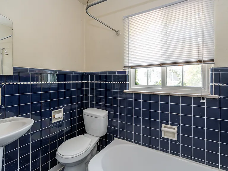 Regina Apartments — Photo 16