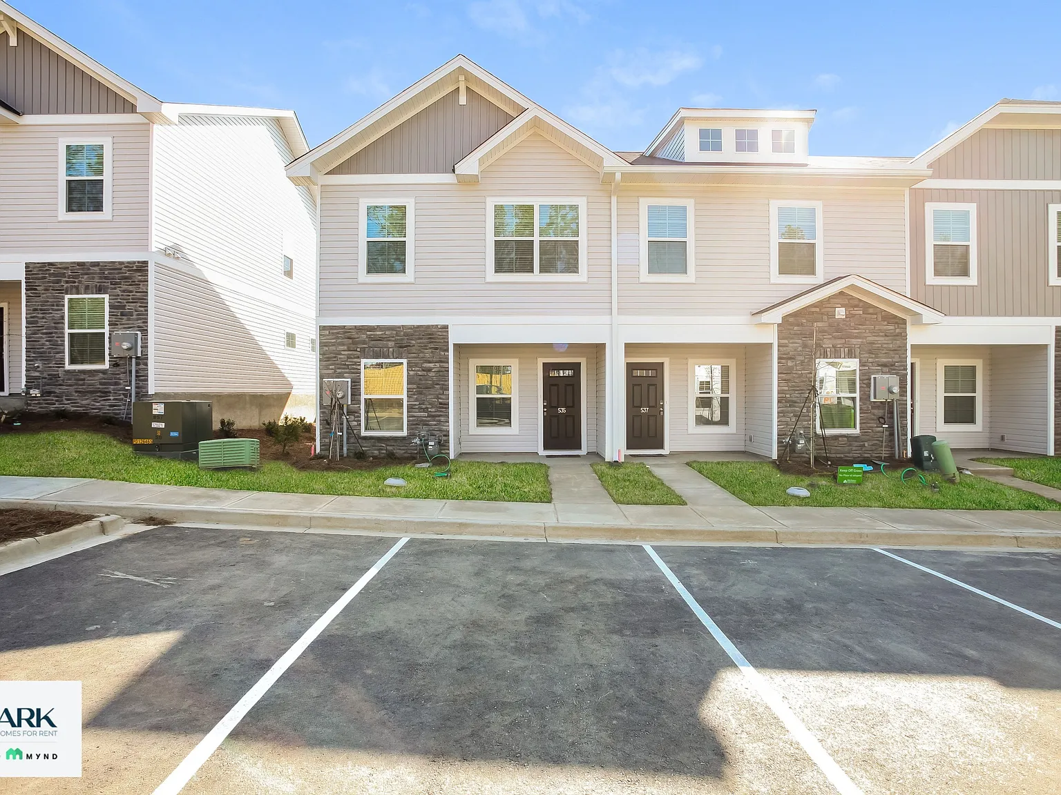 3 bed, 2.5 bath, 1428 sqft, $1,659 — Photo 3