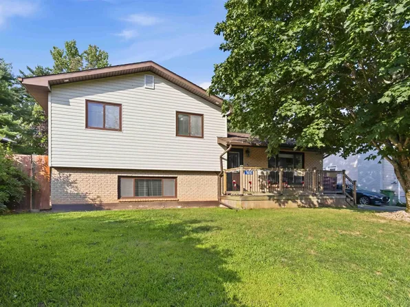 1616 Riverside Dr, Lower Sackville, NS B4C 2Y8