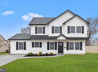 120 N Park Dr, Levittown, PA
