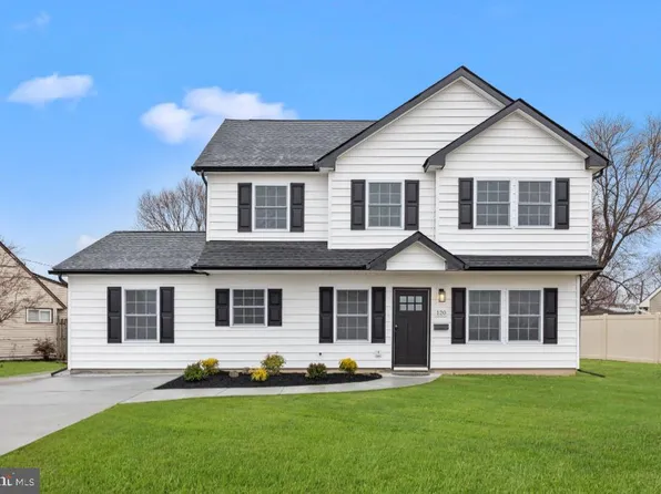 120 N Park Dr, Levittown, PA 19054