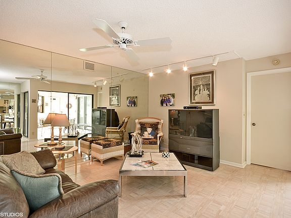 4th image of 5823 Parkwalk Dr