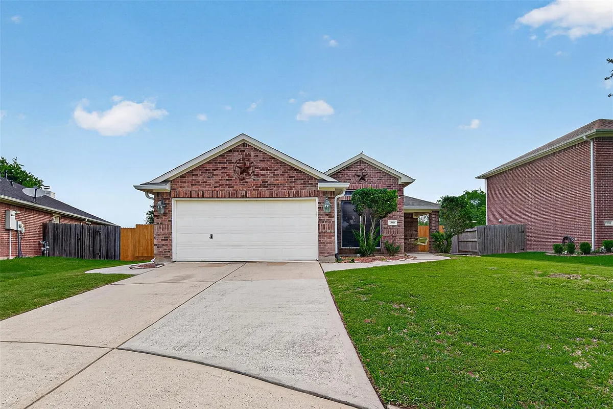 Building Photo - 23914 Glengate Dr