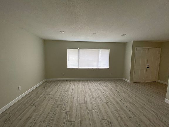 Living Room / Dining Room

