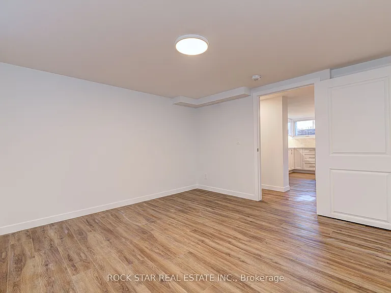 402 Jane St — Photo 9