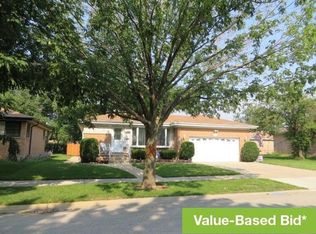 7830 N Oleander Ave, Niles, IL 60714