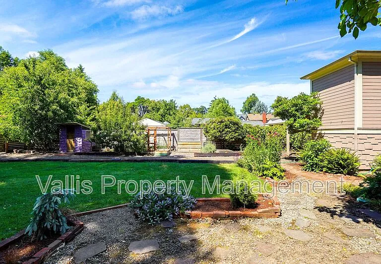 2185 Trade St SE — Photo 18