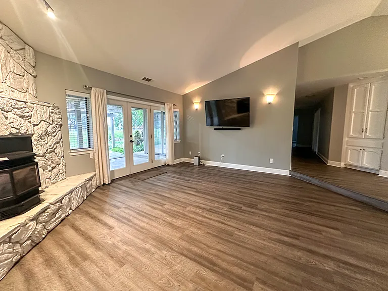 23891 Shoreline Ct — Photo 14