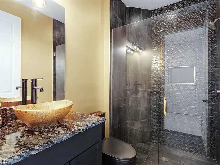 11604 Meadowrun Cir — Photo 36