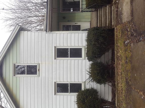 2nd image of 1025 South St SE
