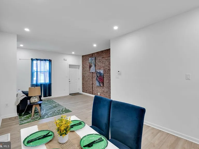 3352 Amber St — Photo 9