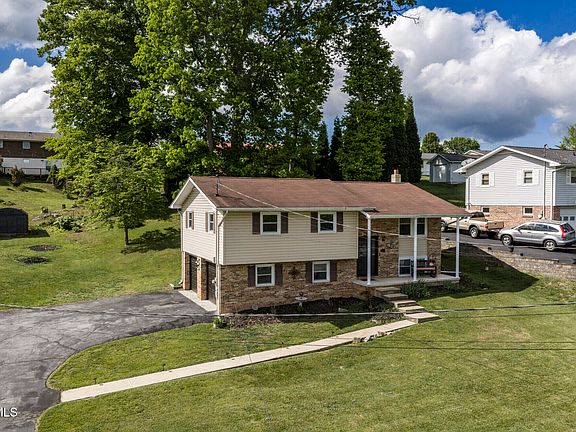 3rd image of 464 Springfield Dr
