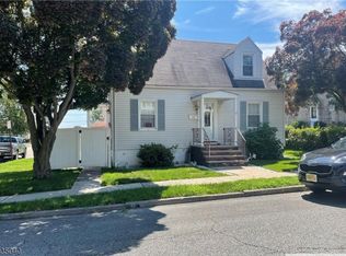 592 Garden Ave, Woodbridge, NJ 07095