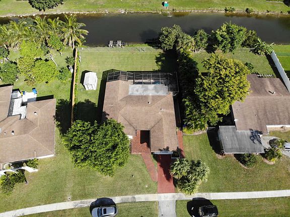 5th image of 939 Hibiscus Dr