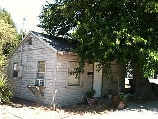 2nd image of 1528 E 3rd St
