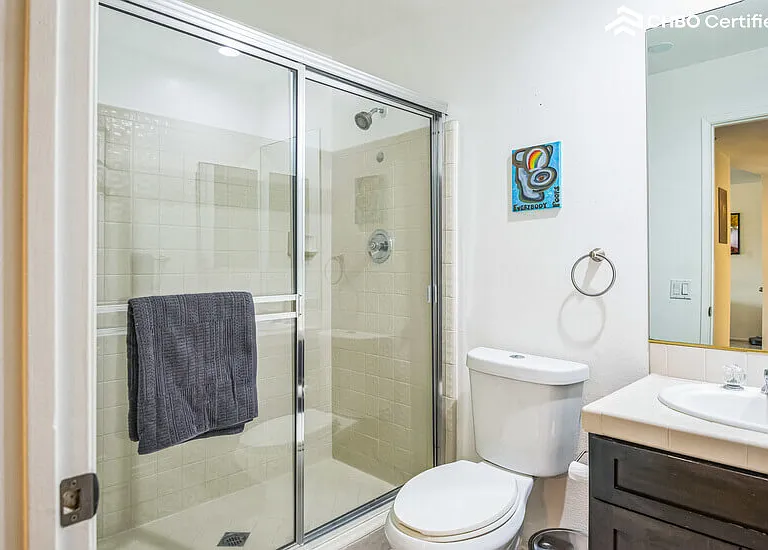 Full Bathroom 2