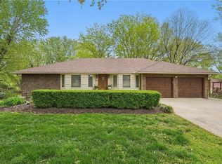 1403 S Prospect St, Kearney, MO 64060
