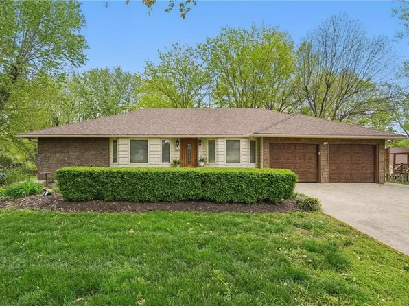 1403 S Prospect St, Kearney, MO 64060