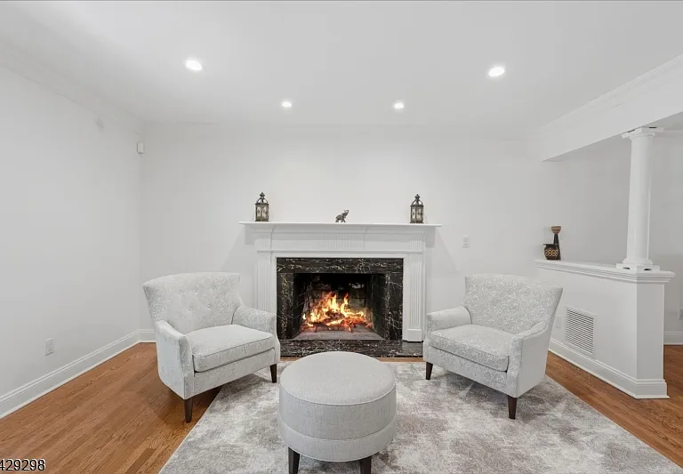 18 Tennyson Dr — Photo 2