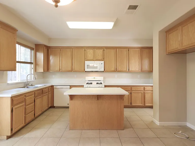 1908 Terracina Cir — Photo 2