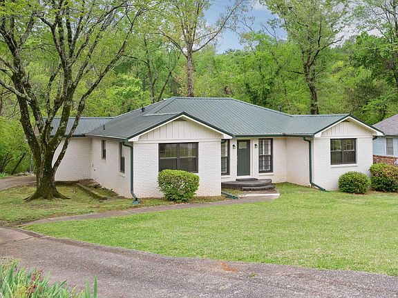 3rd image of 941 Shady Brook Cir