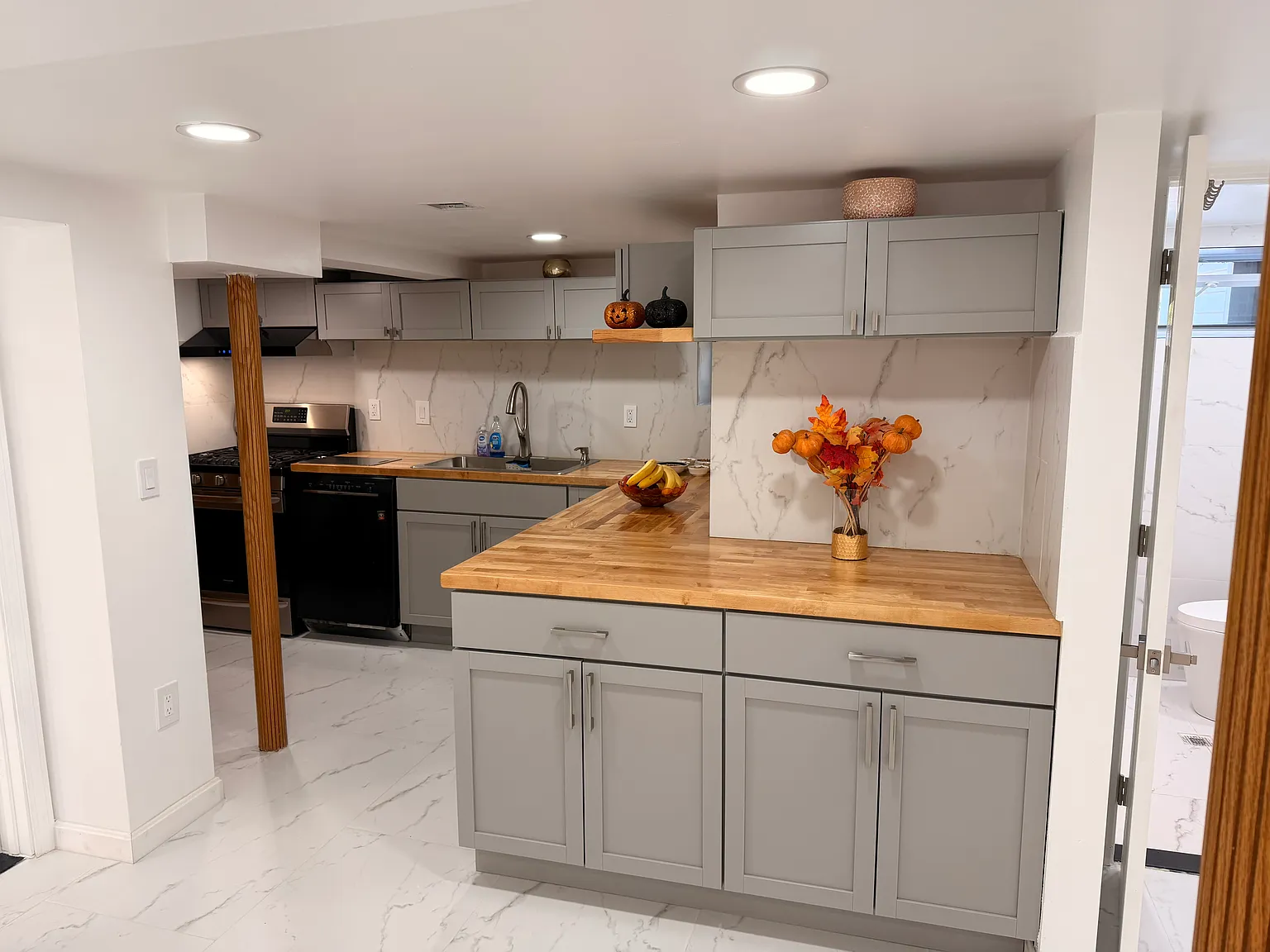 2 bed, 1100 sqft, $3,200 — Photo 4