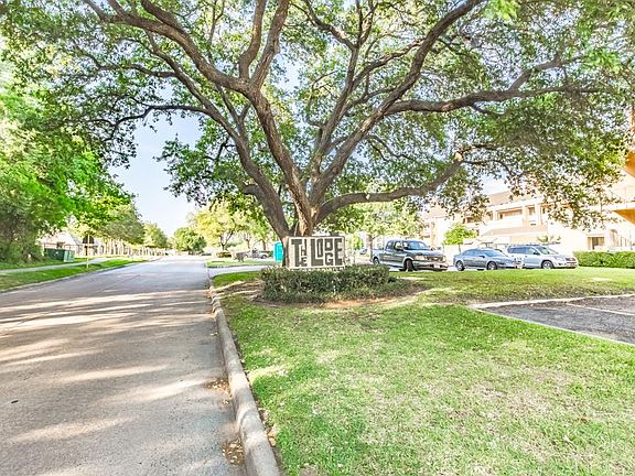 3rd image of 12600 Melville Dr #2