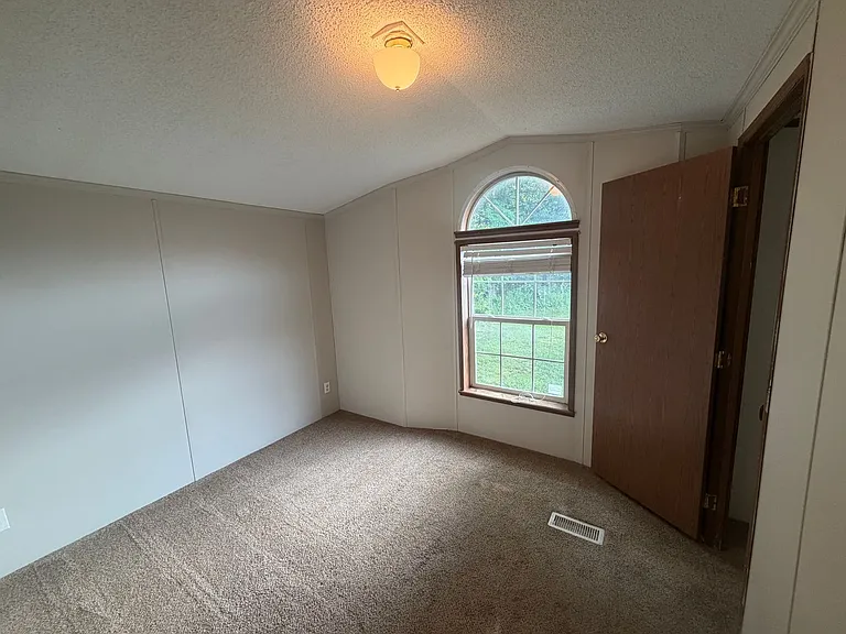 2476 Cunningham Rd — Photo 6