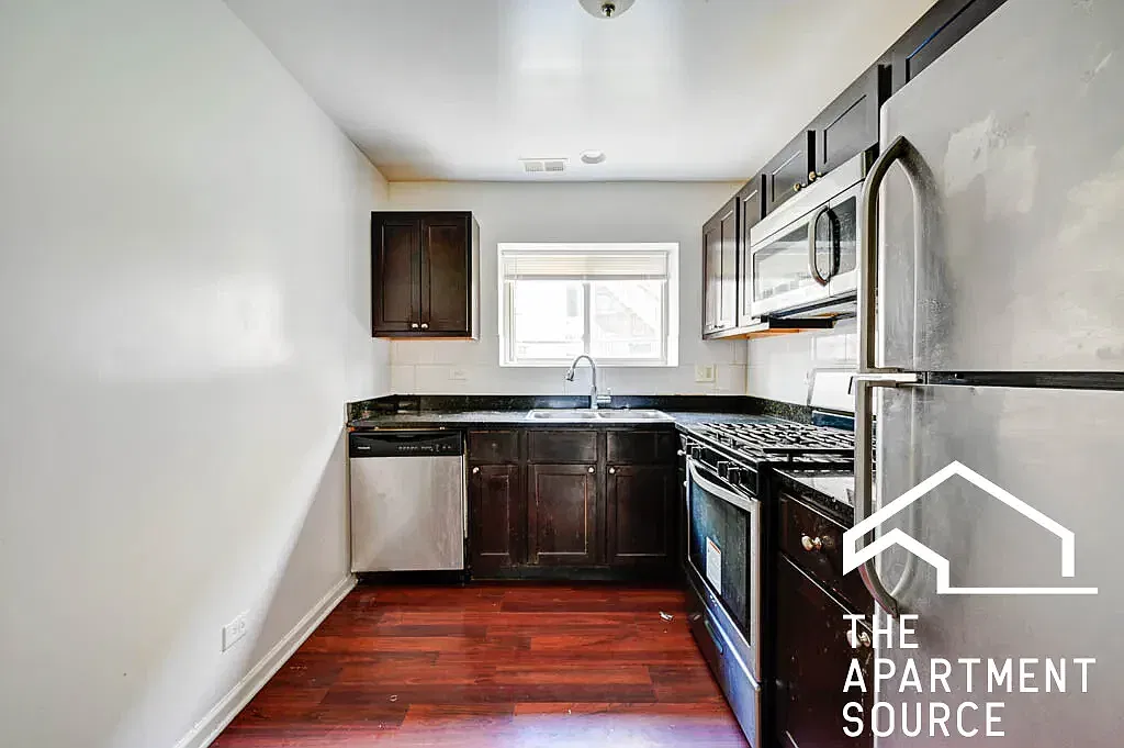 2 bed, 1000 sqft, $1,925 — Photo 2